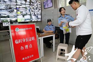 意天空：雷特吉本轮意甲进球后，被对方球迷丢杂物击中头部